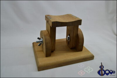 Guitar neck support adjustable model