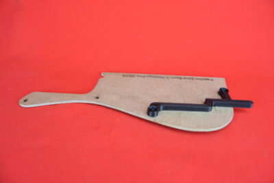 Thumb rest for Fender Jazz V pre 2010 (M-6)