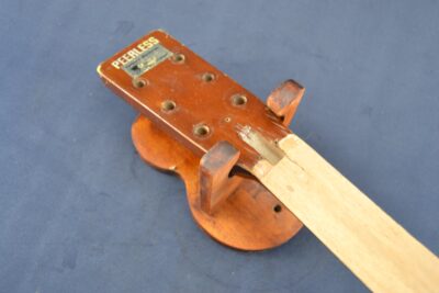 Guitar wall hanger - Wood