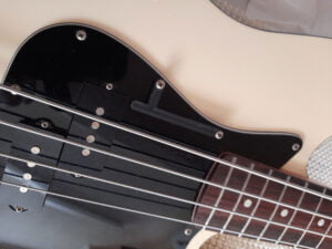 Fender Aerodyne Bass Thumb rest 2
