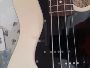 Fender Aerodyne Bass Thumb rest 3