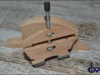 Violin-viola strings lifter/ holder